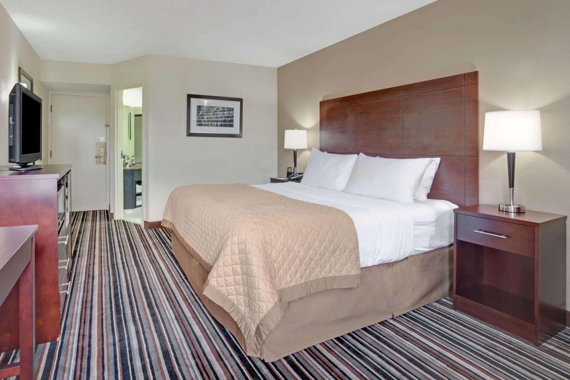 Double Room with Mobility Access and Bathtub with Grab Bars -  Non-Smoking